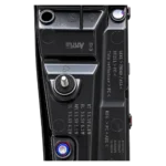 نمای نزدیک نوشته و مشخصات چراغ خطر وسط روی درب صندوق فونیکس FX کد 605000724AA - فونیکس ایران